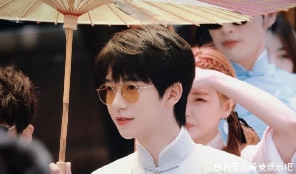 油纸伞 这次《快本》一定要追,嘉宾生图让人看愣,几大男神也纷纷加入