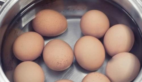 更好|煮鸡蛋,最忌直接用清水煮多加2种调料,又香又嫩,蛋壳更好剥