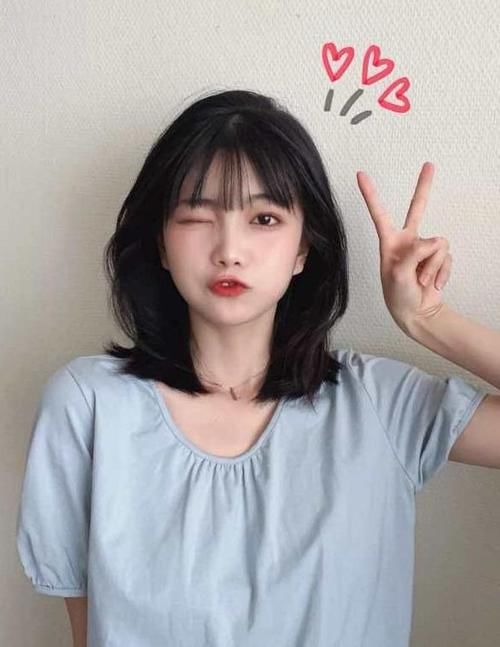 初恋脸适合这几款发型,齐肩短发、高马尾、微卷长发,时尚又好看