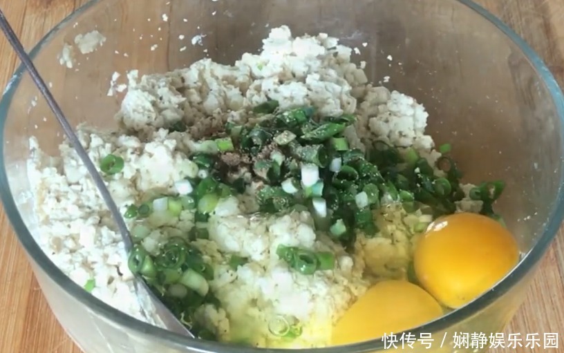 早上|豆腐又出新吃法,做法简单,外酥里嫩,早上花几分钟做一大盘