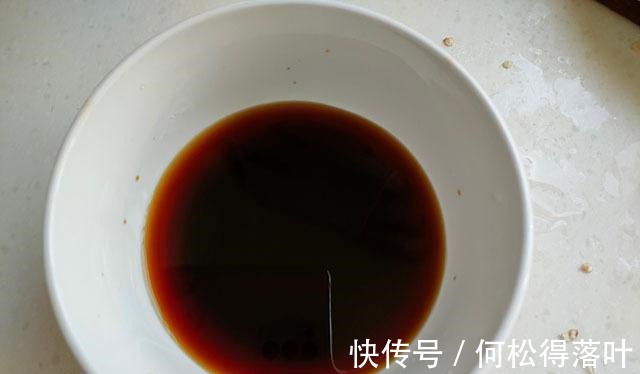 食材|这几样食材一串一卷，煸一煸淋上酱汁煮2分钟，好吃到停不了筷子！