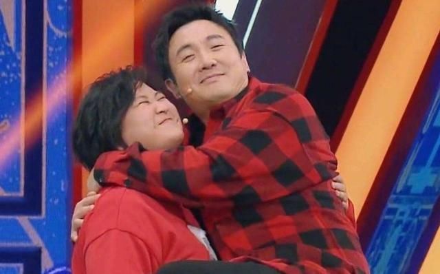 欢乐喜剧人|李晨晒出《跑男》合照,有谁注意郭麒麟的脚,比五位女嘉宾还亮眼