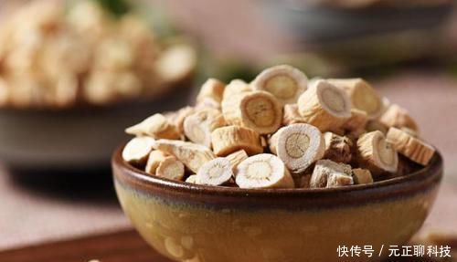 黄芪加此物泡水喝,祛湿排寒,或许肝肾都会感谢你,早知早受益