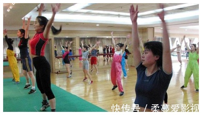 月经|女性月经期间，5种“零食”可劲吃，暖宫排污血，炎症或自动消退