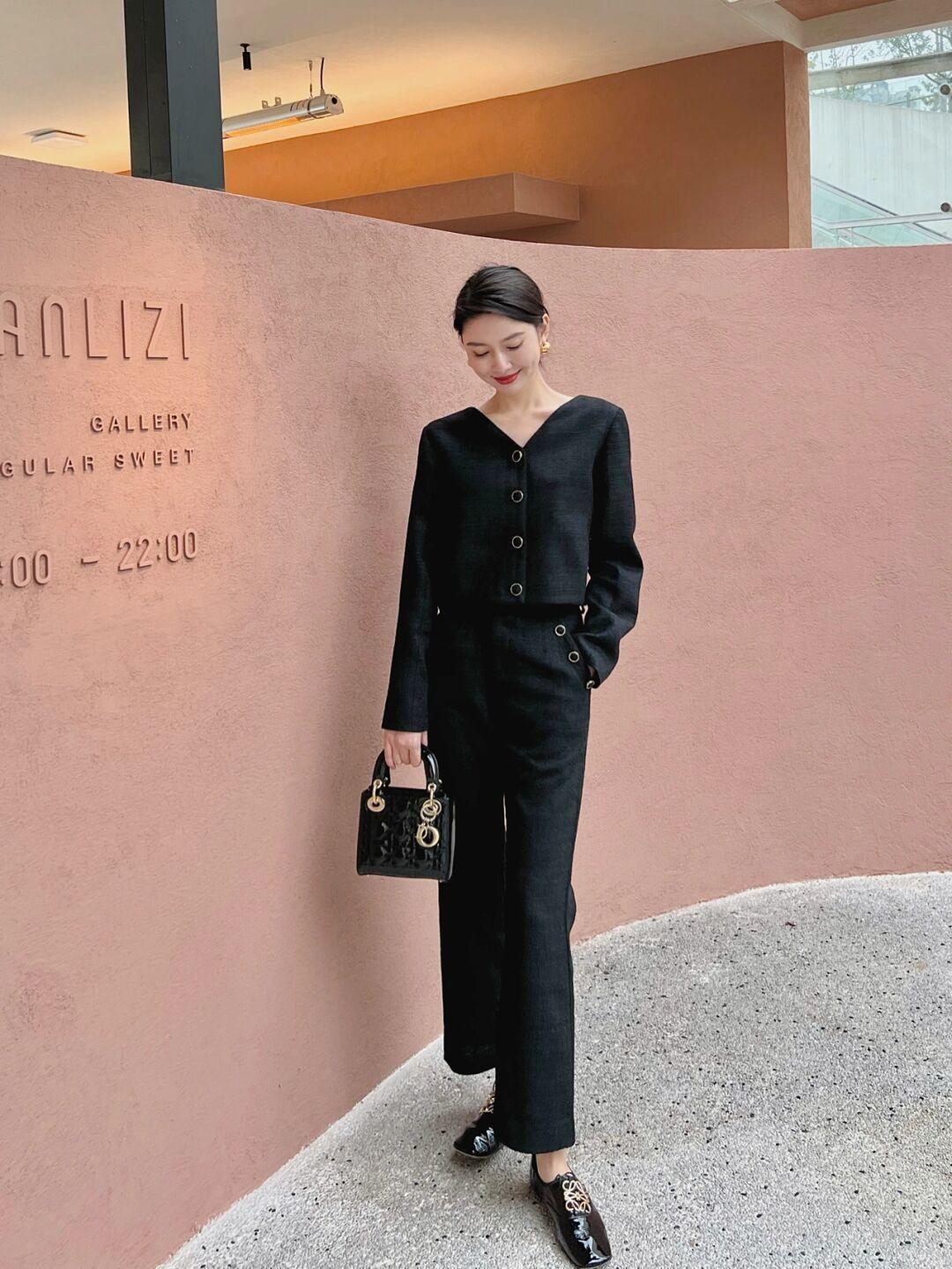 包臀裙 “开衫”的高级穿法是这样的,保暖舒适又温柔,每一套都能照穿