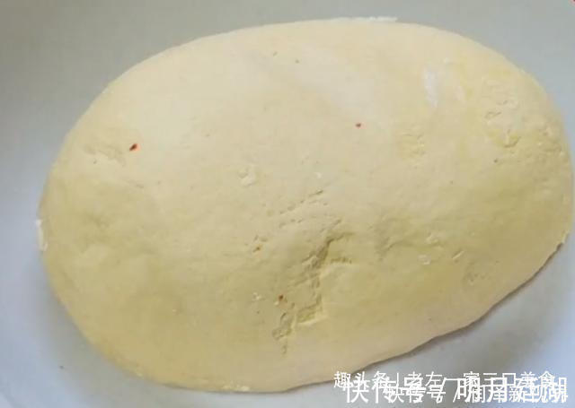 秘制|玉米面是宝,教你秘制新吃法,不蒸不煮不炸,出锅全家流口水,香