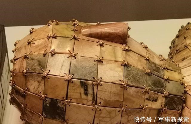 金缕玉衣|金缕玉衣本名是金缕玉柙,就是帝王的丧葬殓服,和木乃伊差不多