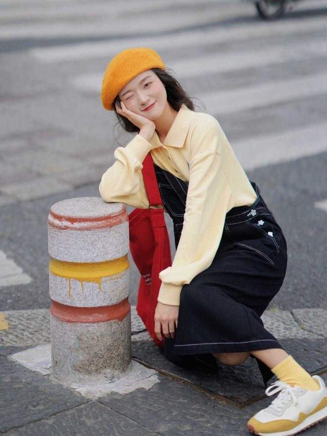 背带裙|牛仔背带裙小个子穿起来超时髦了!内搭白色短袖T恤,好看又减龄