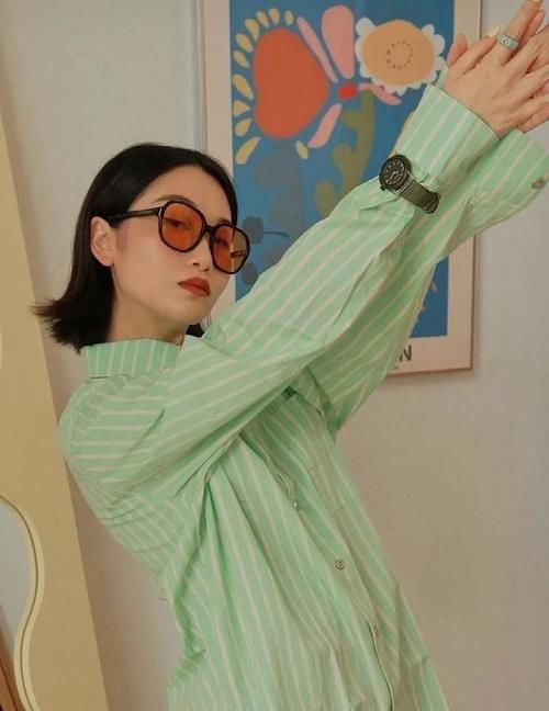 绿色|今年大火的“绿色”怎么搭配？教你几招“配色”技巧，显白又减龄