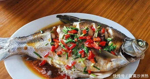 回家陪婆婆吃午饭,做了四菜一汤,荤素皆美味,大家吃得好开心!