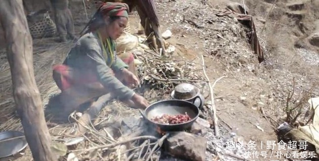 探访|尼泊尔山区穷人们的生活,中国小伙带着羊肉干探访,全家高兴吃肉