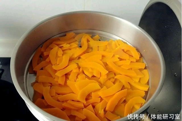 入秋后,别总大鱼大肉,这种食材3元1个,整一锅