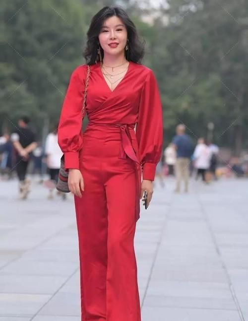 搭配|动人心扉的瑜伽裤装扮增添沉稳气质，舒适大方又显气质，清爽时髦