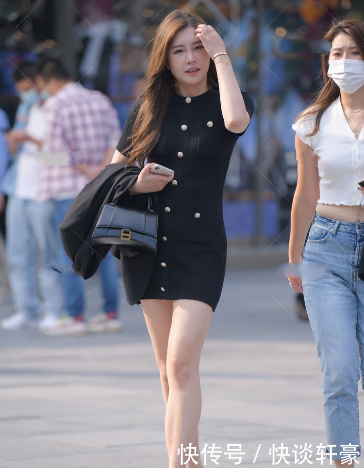 黑色小香风连衣裙,前面排扣设计,淑女感十足