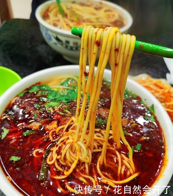 东北女孩晒家乡小吃在朋友圈火了,网友:看饿了,求蹭饭!