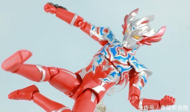 SHF|泰迦奥特曼三重斯特里姆形态SHF手办实物详解！