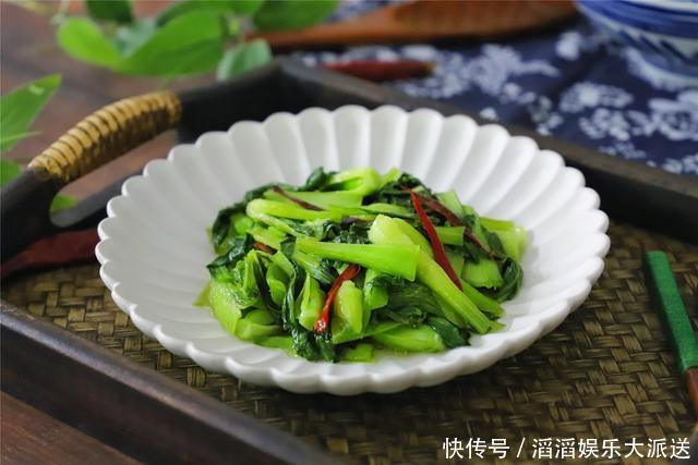 下锅|不管炒什么青菜,不要直接下锅,学会这个小技巧,青菜脆嫩不发黑