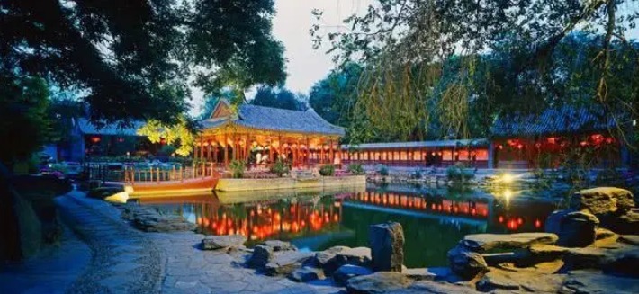 老年|“中国第一豪宅”恭王府:一根柱子价值24亿,经历3个传奇主人