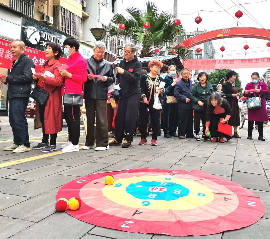 重阳节|办义诊开讲座过重阳 郫都文庙社区为老人送健康