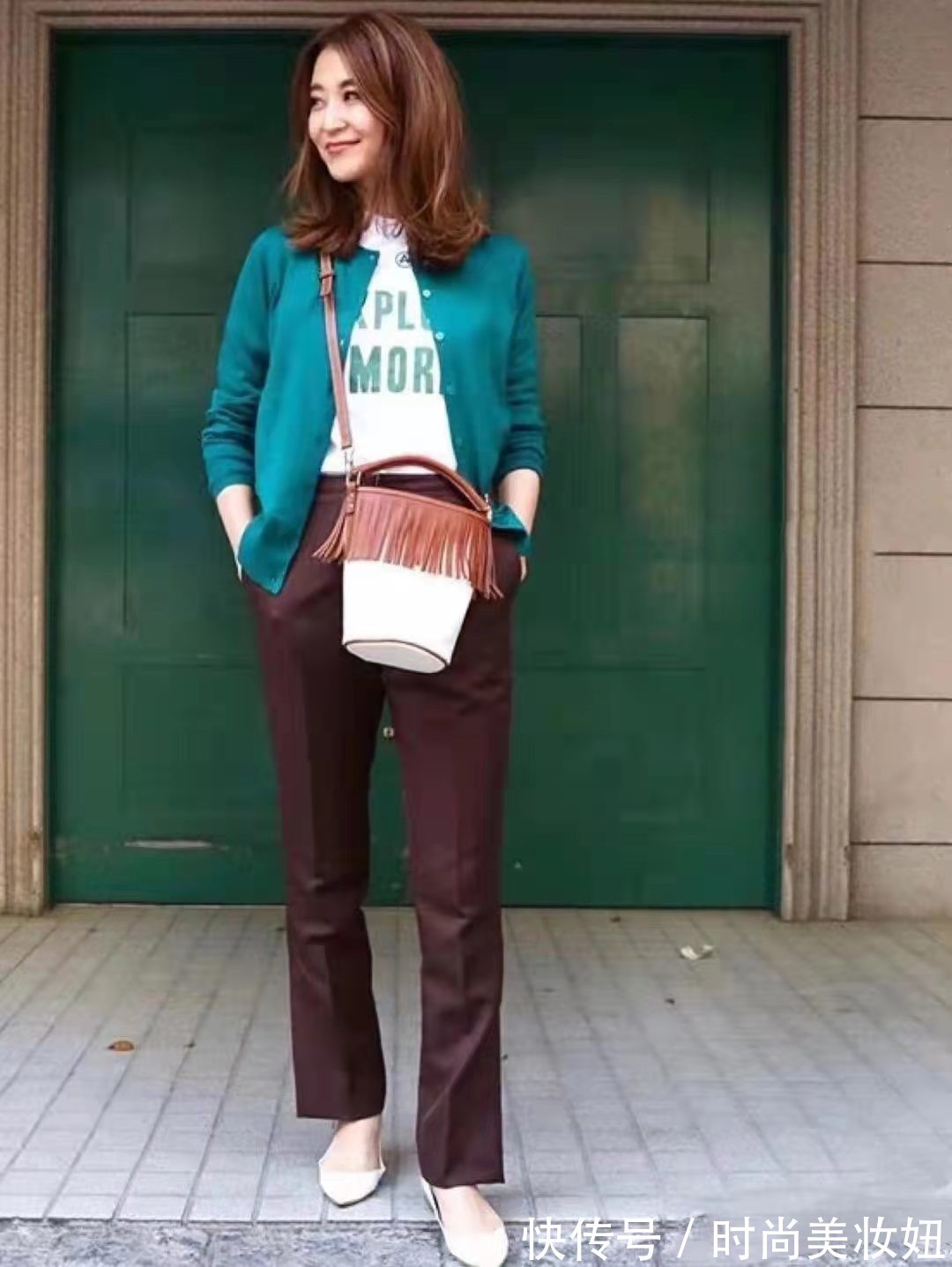 颜色|适合40岁女人的穿搭技巧,学会这4点就够了,简约高级又减龄