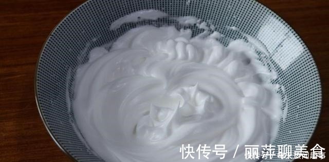 不用烤箱，不用电饭锅，这是用平底锅就能做的蛋糕卷，一次性成功