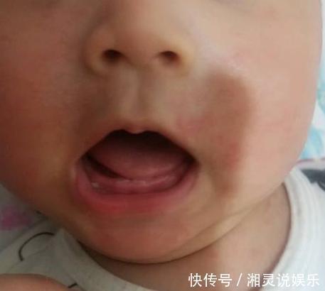 乘客|“口水宝宝”高铁上看人吃东西,馋虫被勾出来,爸爸肩膀全是口水