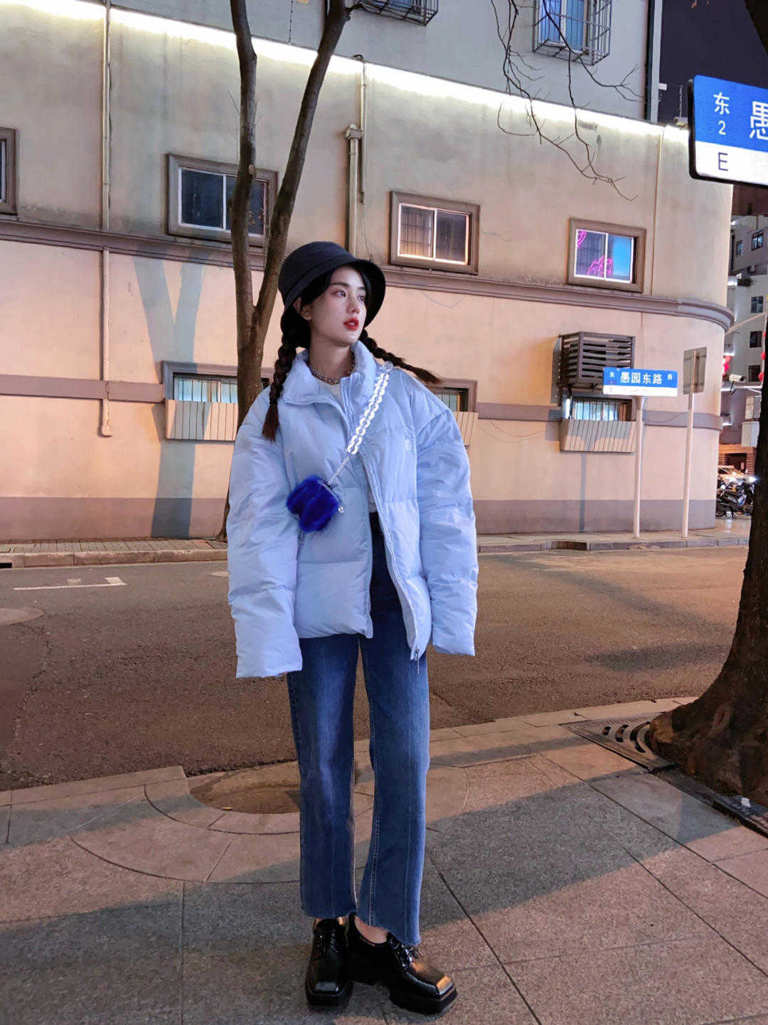 呆板|今年羽绒服流行选短不选长,穿着保暖时尚又显高,小个子也喜欢