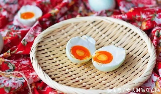 流油|央视又“曝光”了!一戳就流油的海鸭蛋,这流出的“油”哪来的