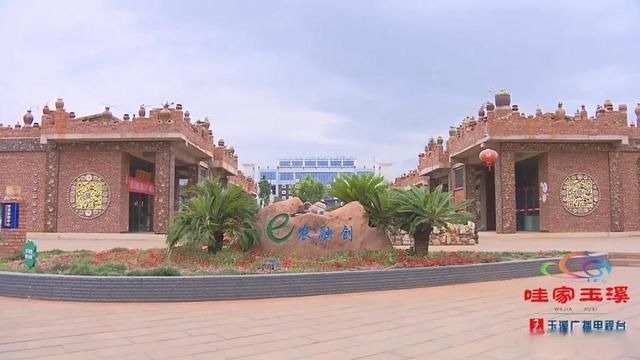 海底世界!百名劳动者畅谈百年丨尹长保巧手雕出大千世界