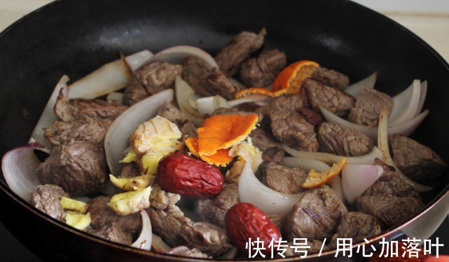 桔皮|红烧牛肉别就知道放酱油加个它比饭店做的还好吃！