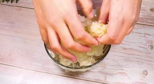 超爱|秋冬雪梨正确做法，不蒸不煮，润肺去火，宝宝超爱吃，辅食首选