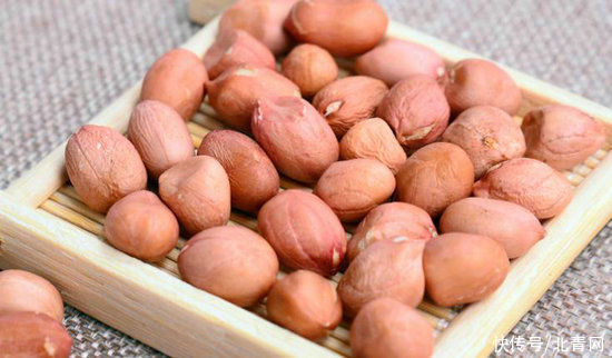 胃酸|多吃这3种食物可帮助养胃 花生可有效抑制胃酸分泌