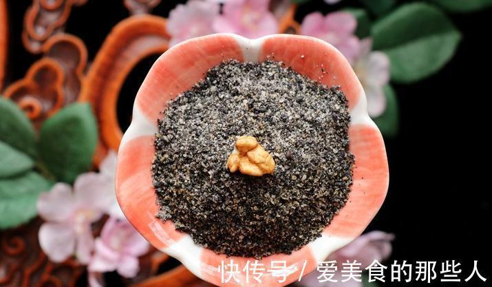 核桃和黑芝麻是绝配，教你简单做法，做一次吃一冬天，随吃随取