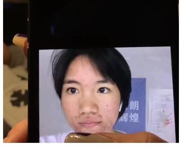 《變形計(jì)》李勒優(yōu)近照曝光，剪短頭發(fā)臉上痘痘多，崔晉卻疼愛(ài)有加