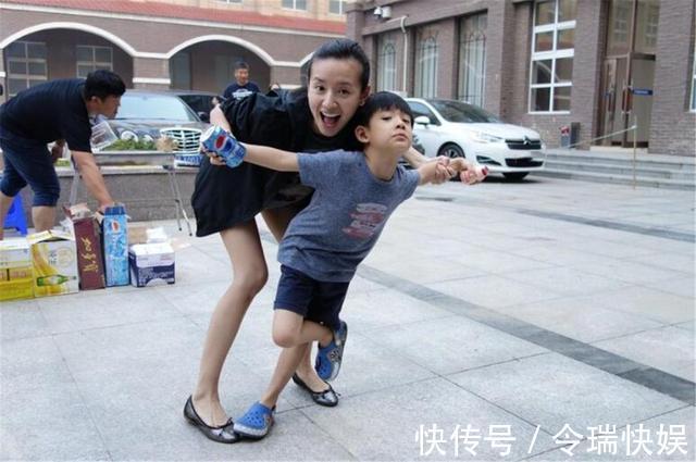 孩子|上幼儿园“从来不哭”的孩子,家庭有这3大优点,孩子受益终生