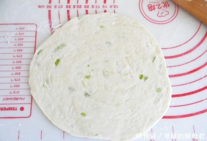 面用|烙饼又干又硬是和面用错了水,牢记3点,饼柔软筋道,放凉不硬