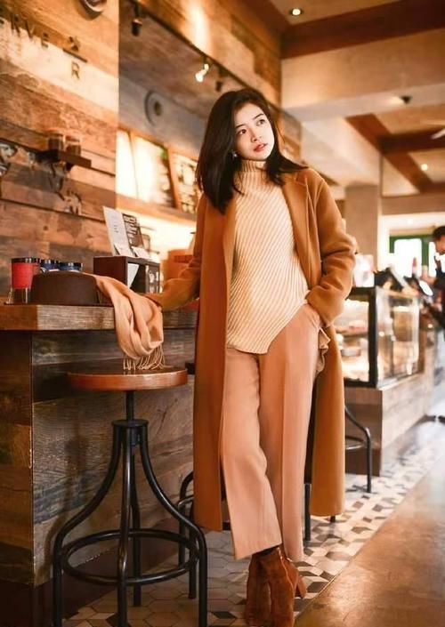 ?三木又把“驼色大衣”带火了，这样来搭，时髦保暖又显贵，真美