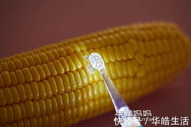 宝宝|电动牙刷伤牙龈?儿童牙刷越软越好?答案跟你想得不一样