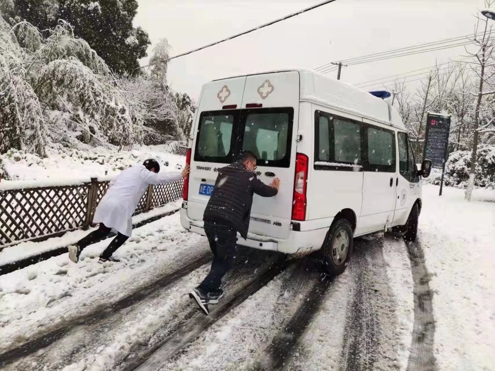 用药|浙江德清：家庭医生暴雪中送温暖