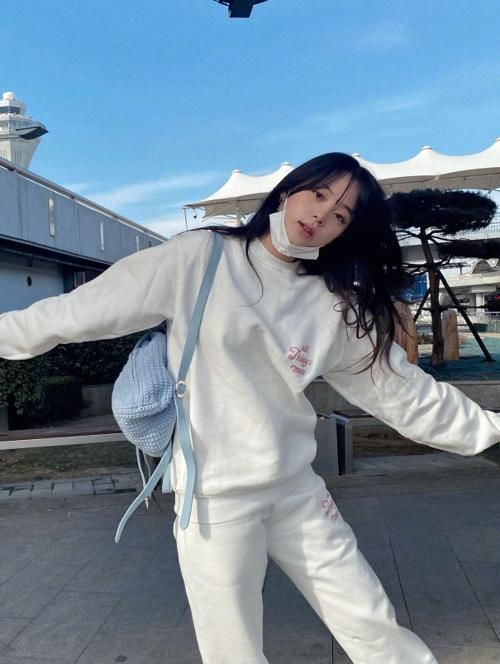 时尚女孩|小白鞋已经OUT,欧阳娜娜带火了“动漫少女鞋”,00后的最爱