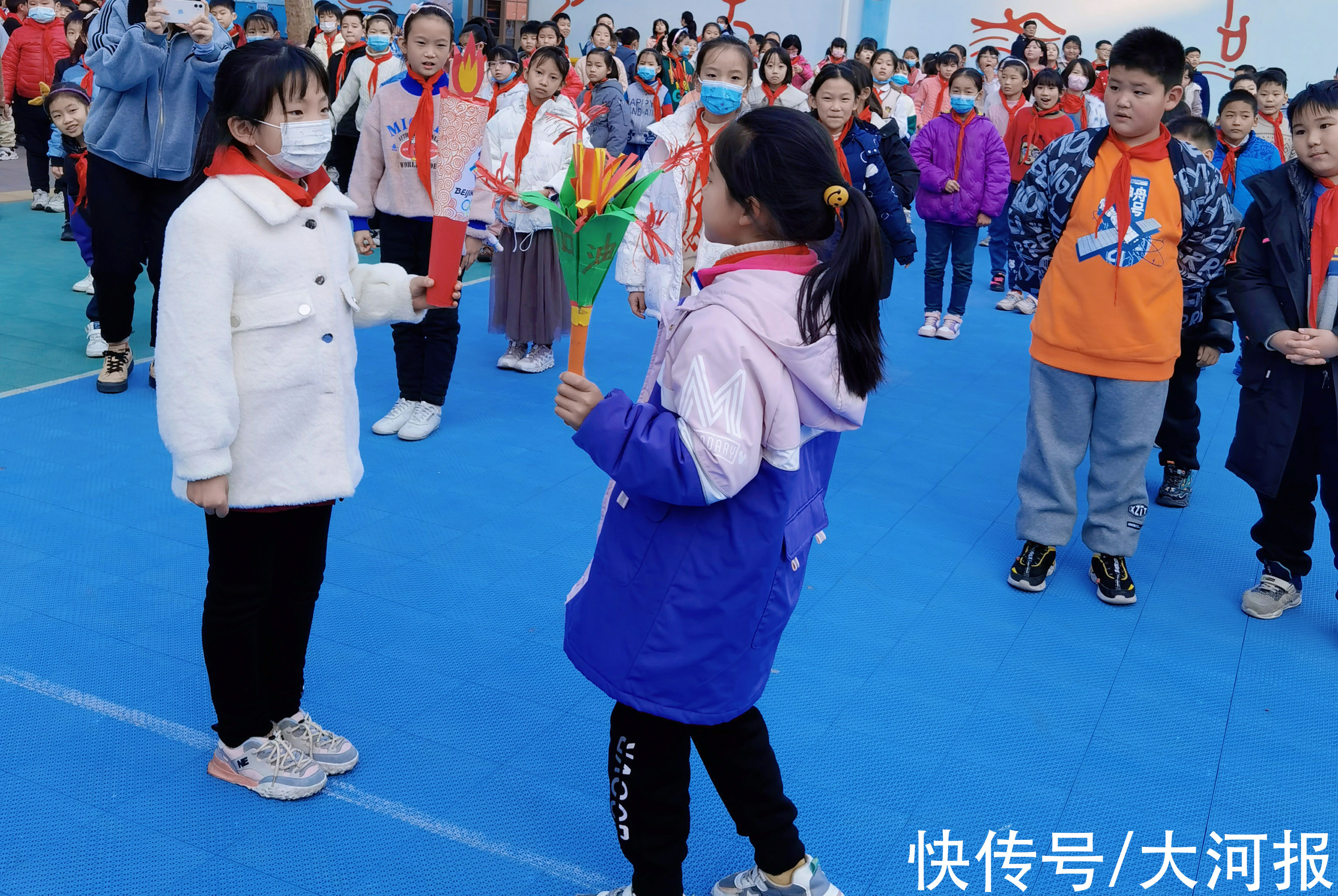 冬奥圣火|有模有样！郑州一小学小学生自制冬奥火炬，模拟圣火采集