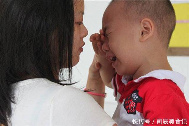 宝宝两岁前有三种行为,证明很聪明,家长偷乐吧,别盲目阻止