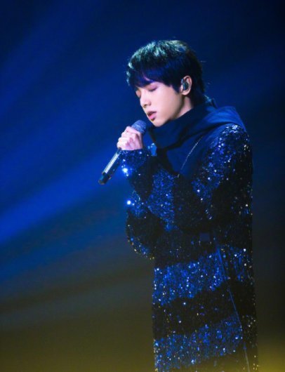 华晨宇 王祖蓝cos华晨宇,本以为是恶搞,看到对比图:傻傻分不出来