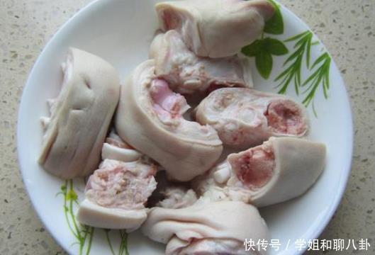 炖猪蹄，牢记“3个”小窍门，猪蹄味道香，无腥臭味，软烂美味