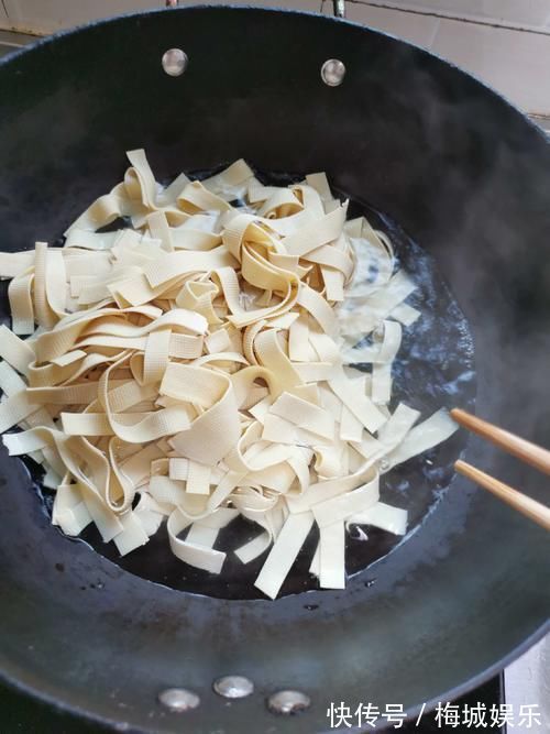 豆腐皮|“长寿老人”的秘密被发现,我国产量大却没人吃,含钙量比牛奶高