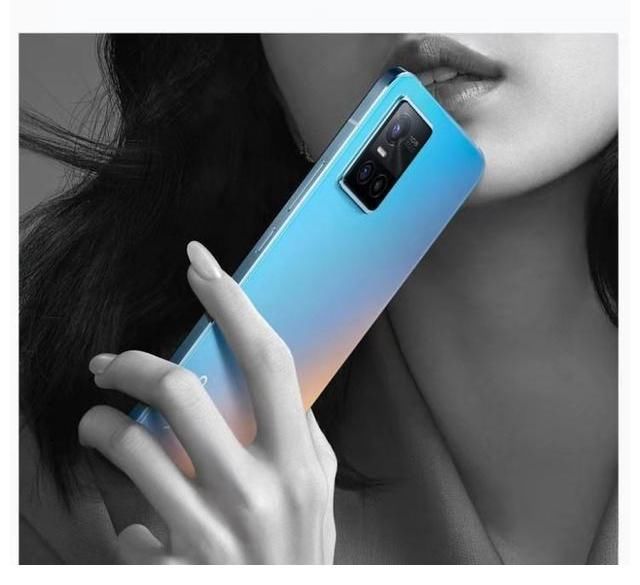 风犬少年的天空|“自然美”95后小花张婧仪参加品牌发布会，现场展示“清新”自拍