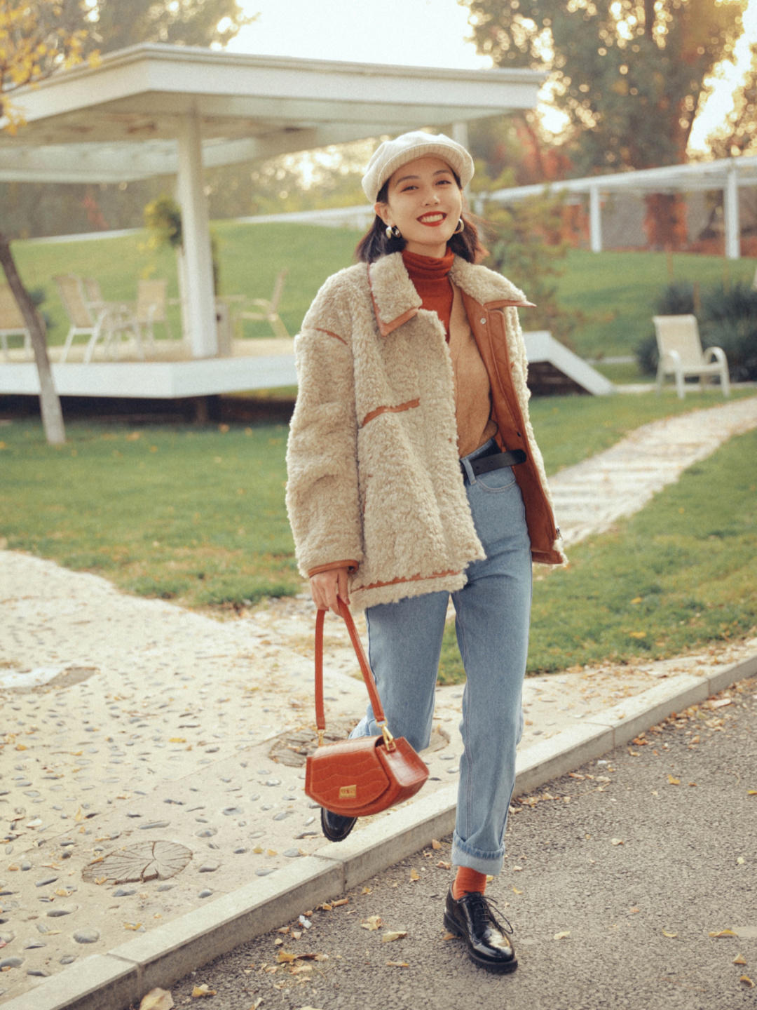 单品 冬季减龄首选当然是“羊羔绒外套”,以下款式实用洋气,赚足回头率