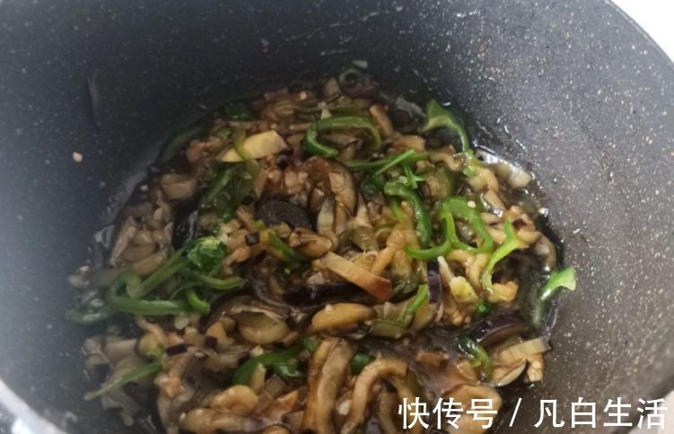 香味|茄子别再炒菜吃了,学会这个茄子打卤面,香味浓郁,连吃2碗