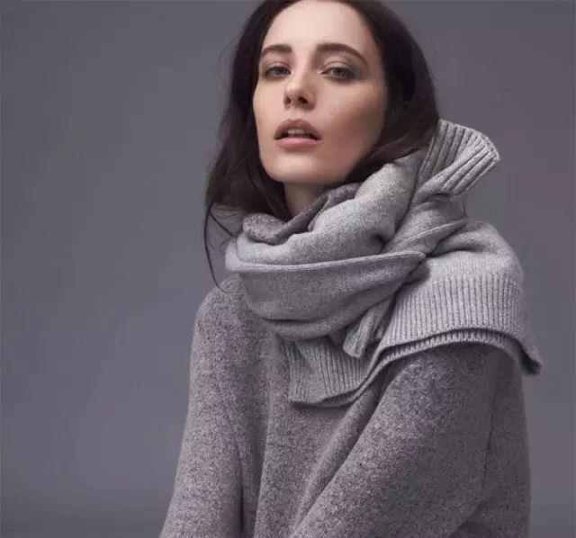 穿衣搭配：1件毛衣内搭=25种方法，冬季这样穿保暖又时髦，美炸了