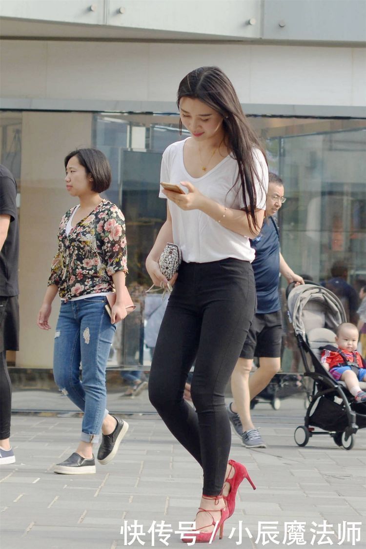 位美女选择|时尚的姑娘,选择尖头细跟鞋搭配衬托气质,多高的鞋跟更好呢?